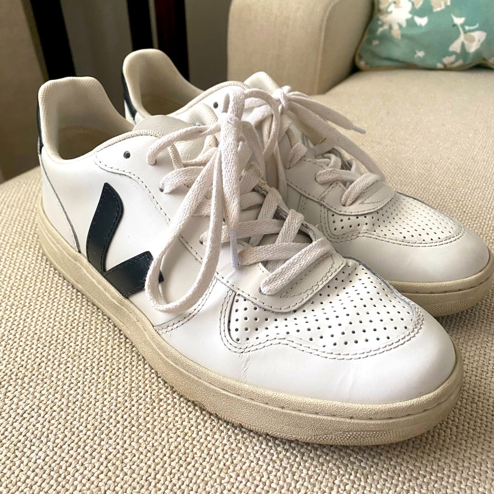 Veja V-10 Leather Sneaker (Unisex) Rubber Sole